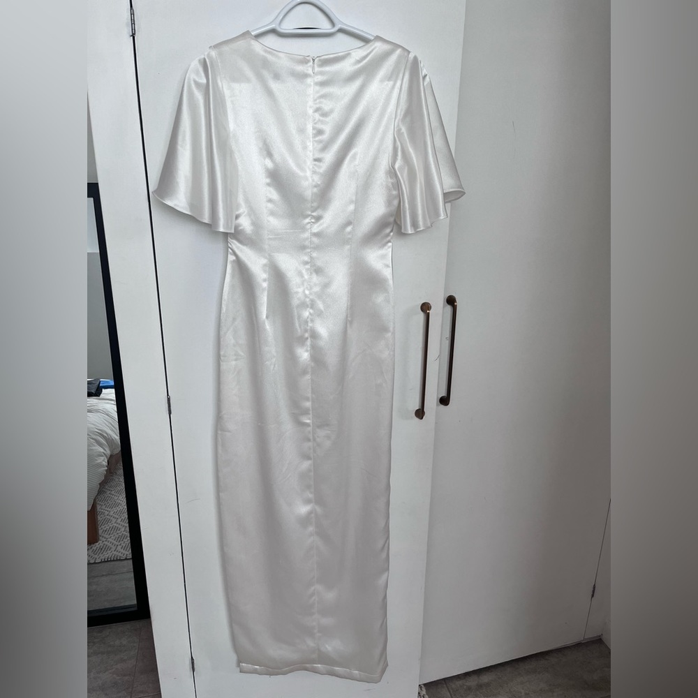 Lulu’s NWT Timeless Beauty White Satin Flutter Sleeve Maxi Dress XS - Picture 3 of 4